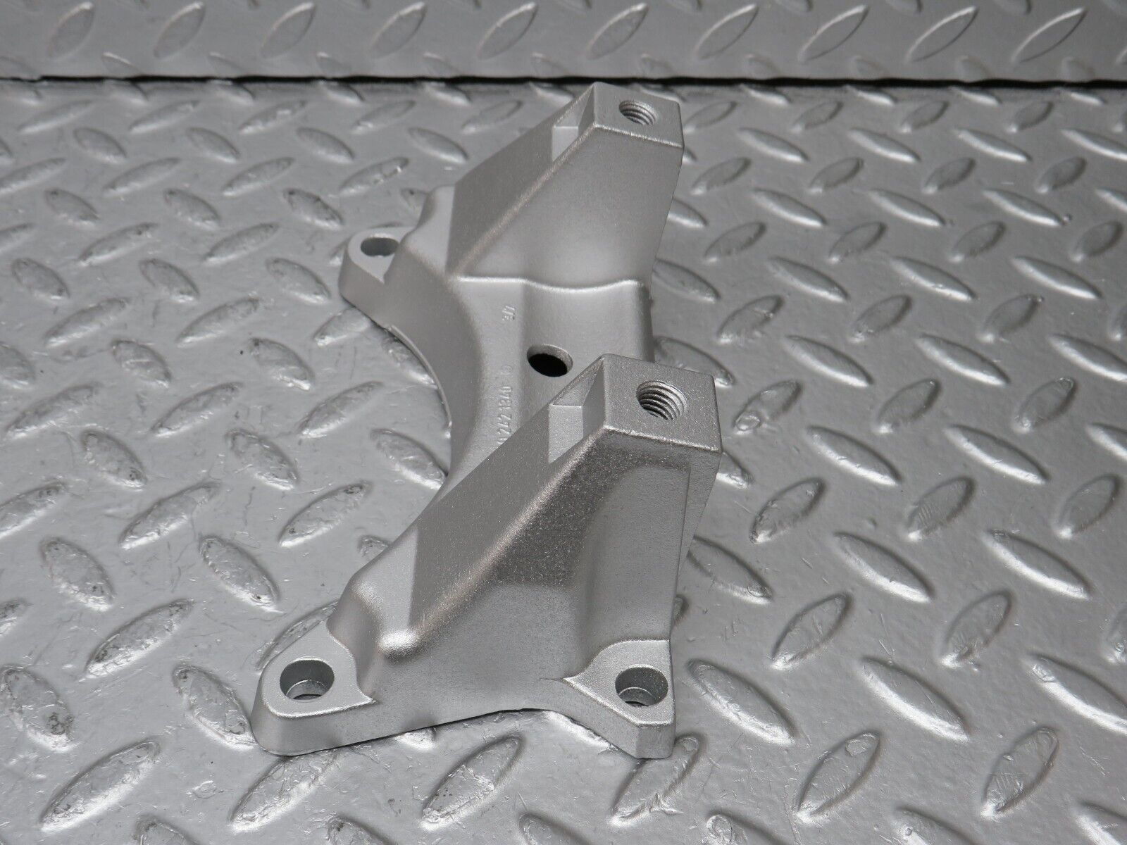 34826 Mercedes-Benz W210 320E Gearbox Rear Mount Bracket 1402421340