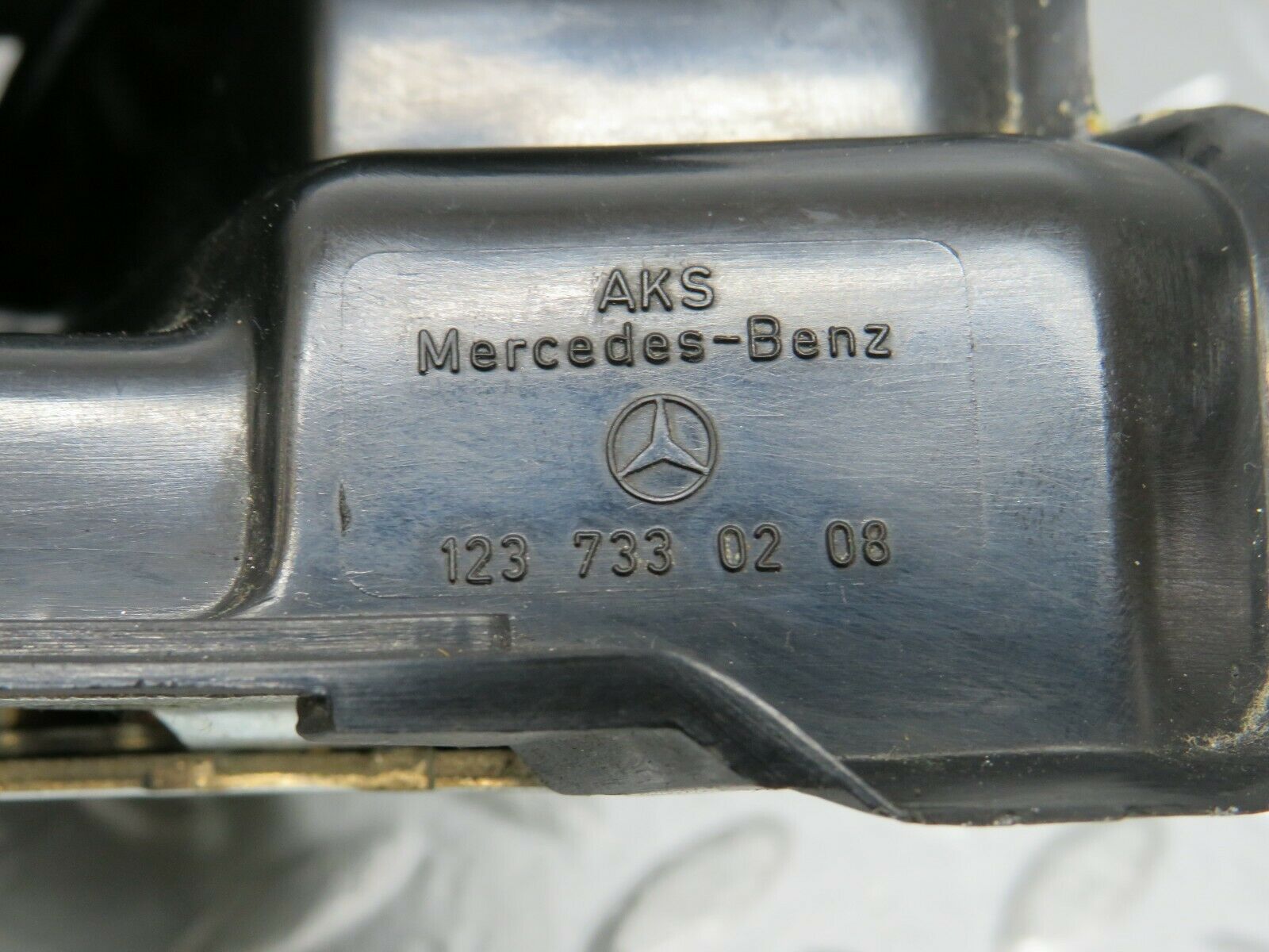 23952 Mercedes-Benz W123 280E Rear Right Door Lock Mechanism 1237330208
