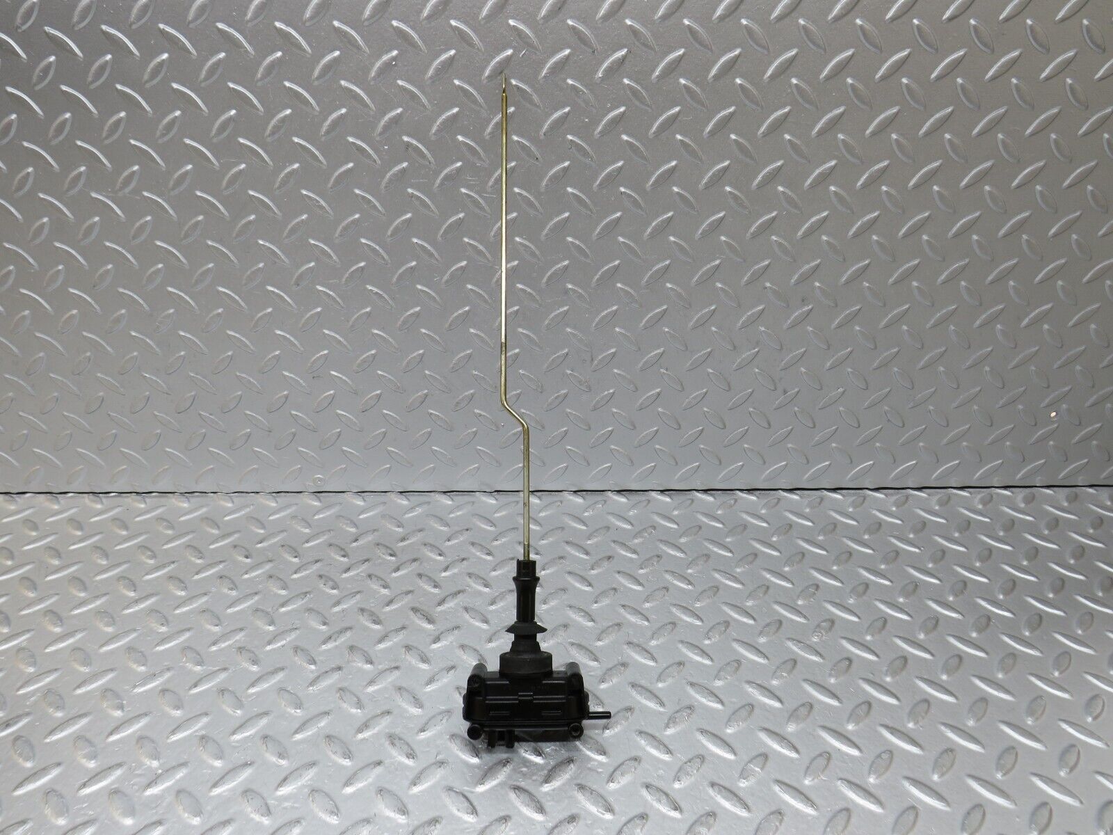 36203 Mercedes-Benz W126 420SE Rear Left Door Lock Vacuum Actuator 0008007975