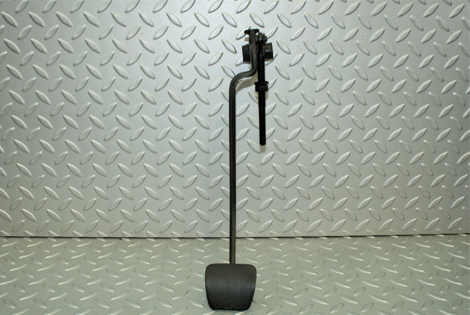 3169 Mercedes-Benz W115 220D Clutch Pedal LHD