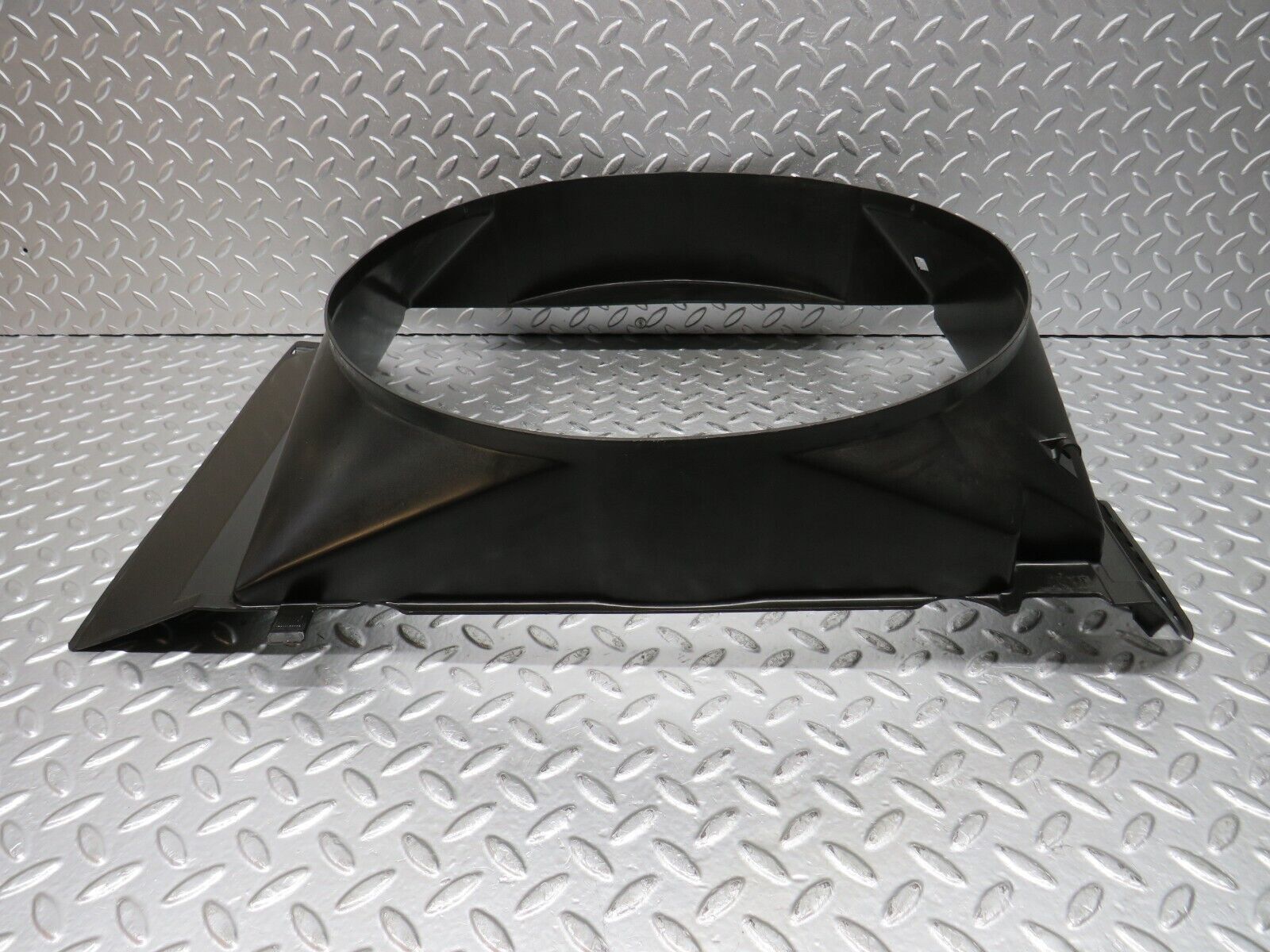 32118 Mercedes-Benz W123 230E Radiator Fan Shroud Fan Cover 1235052055