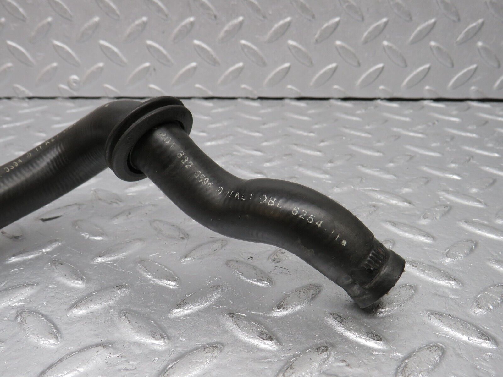 38889 Mercedes-Benz W201 190E 2.6L Heater Radiator Hose 2018320594 2018322894