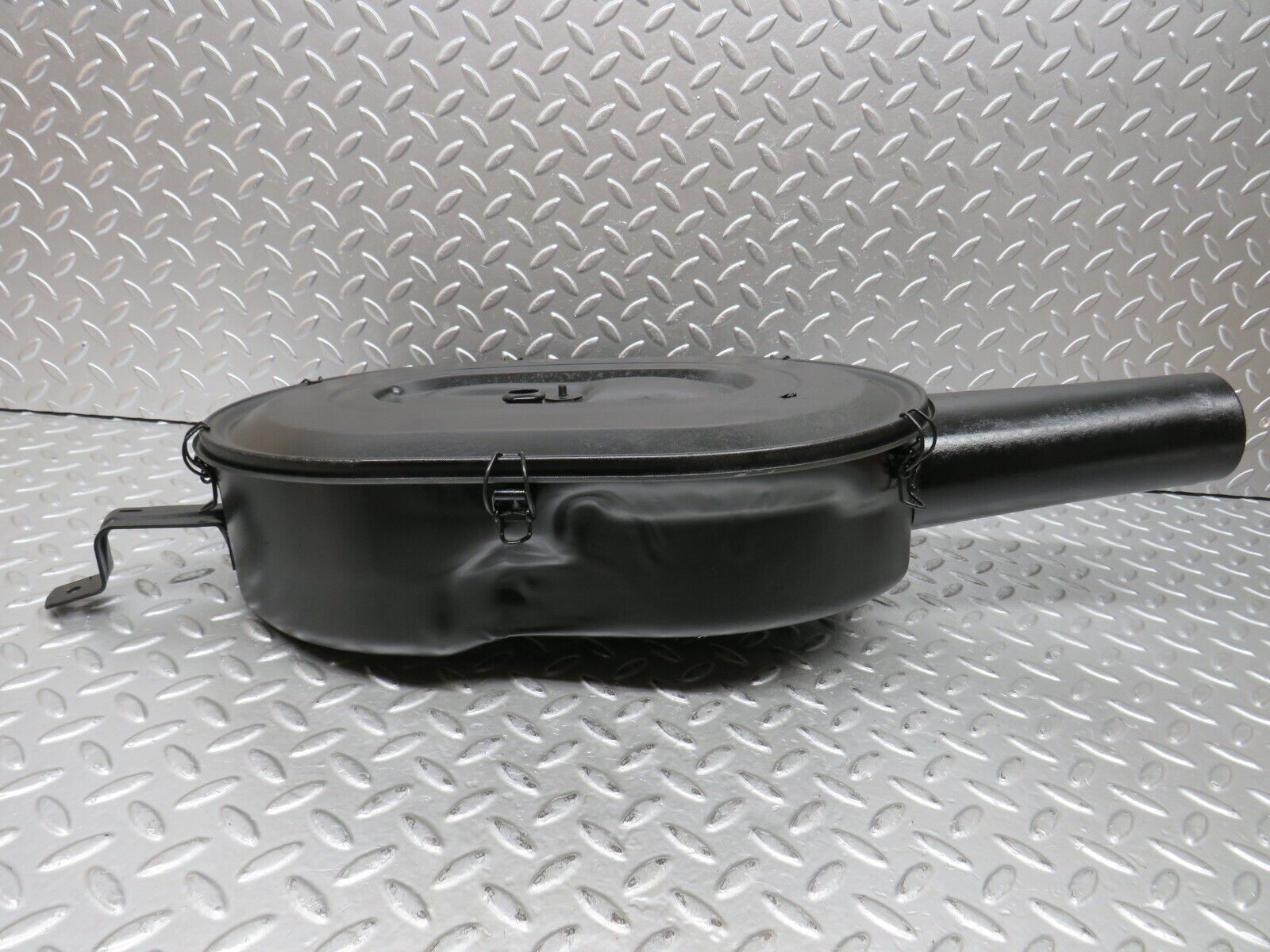 28027 Mercedes-Benz W123 280E Air Filter Box Housing 0100949502