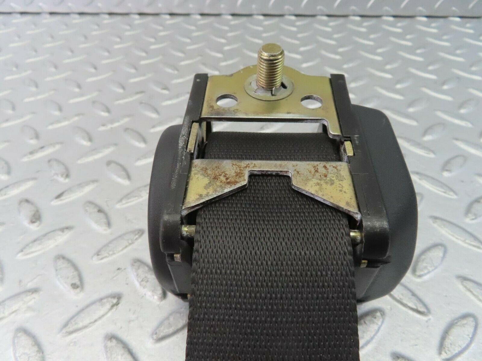 10386 Mercedes-Benz W201 190E Rear Seat Belt 1268601886