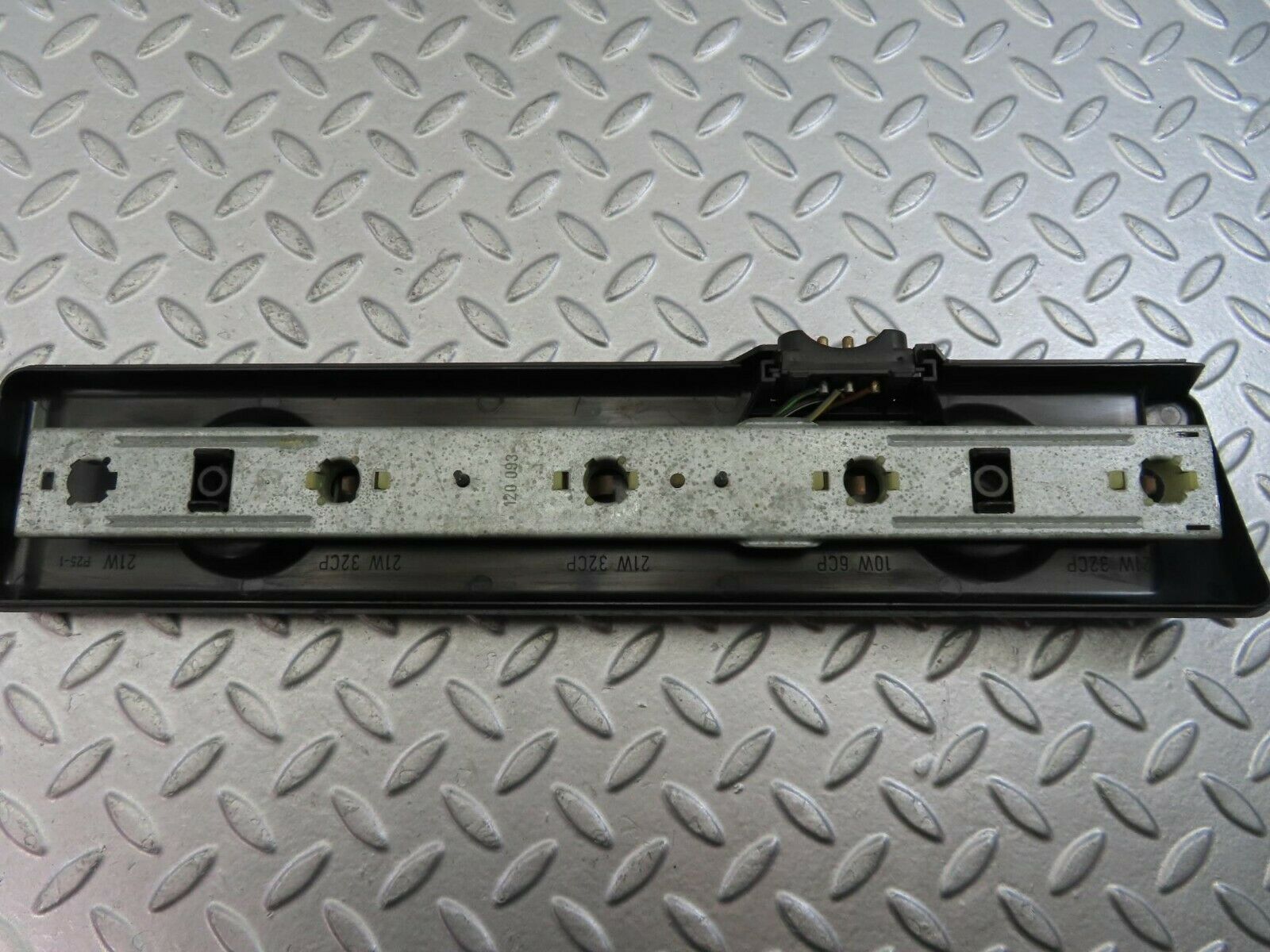 9039 Mercedes-Benz W123 Tail Light Bulb Holder Left