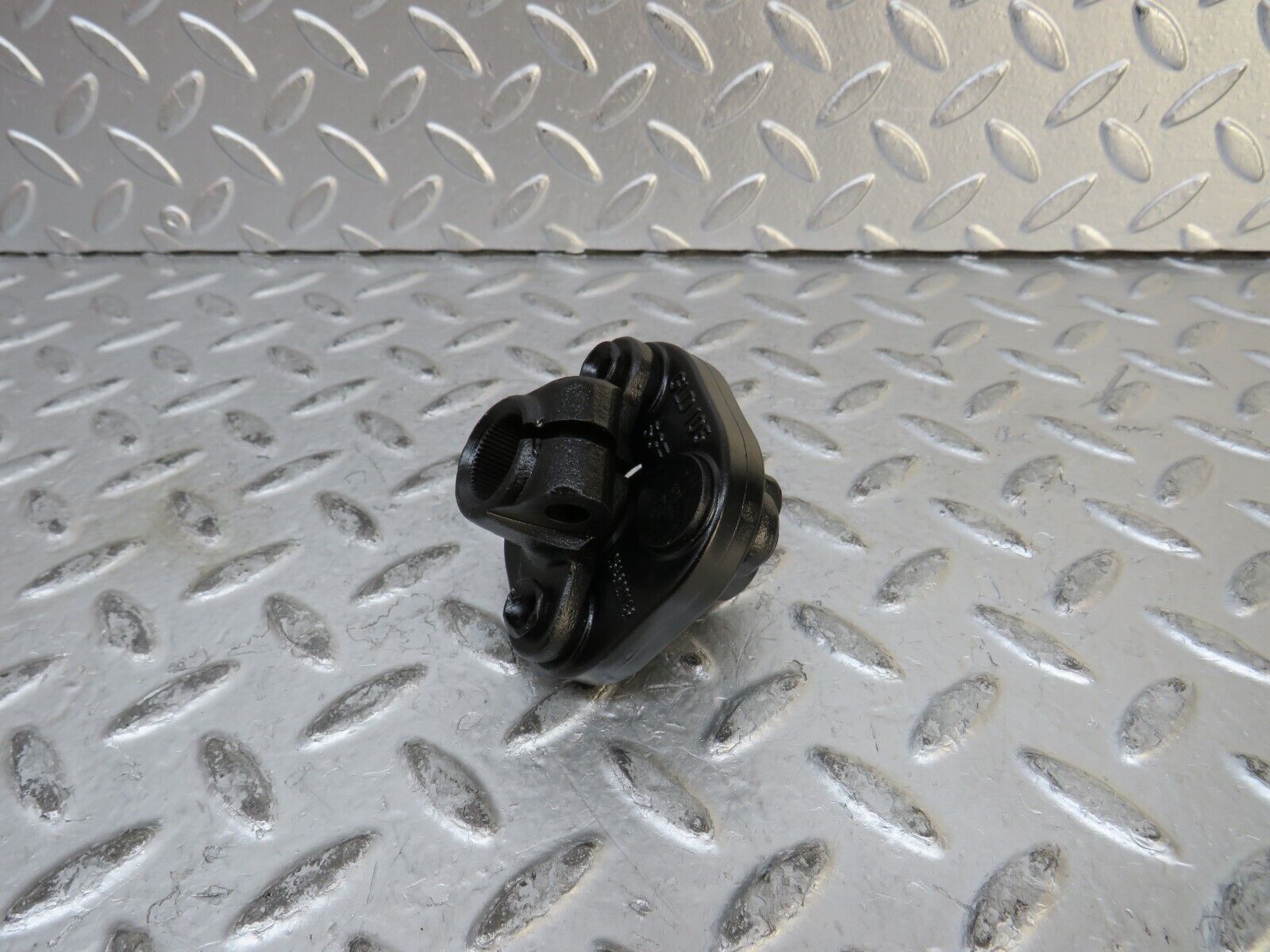 27689 Mercedes-Benz S124 300TE Steering Col. Lower Shaft Connector 1264620146