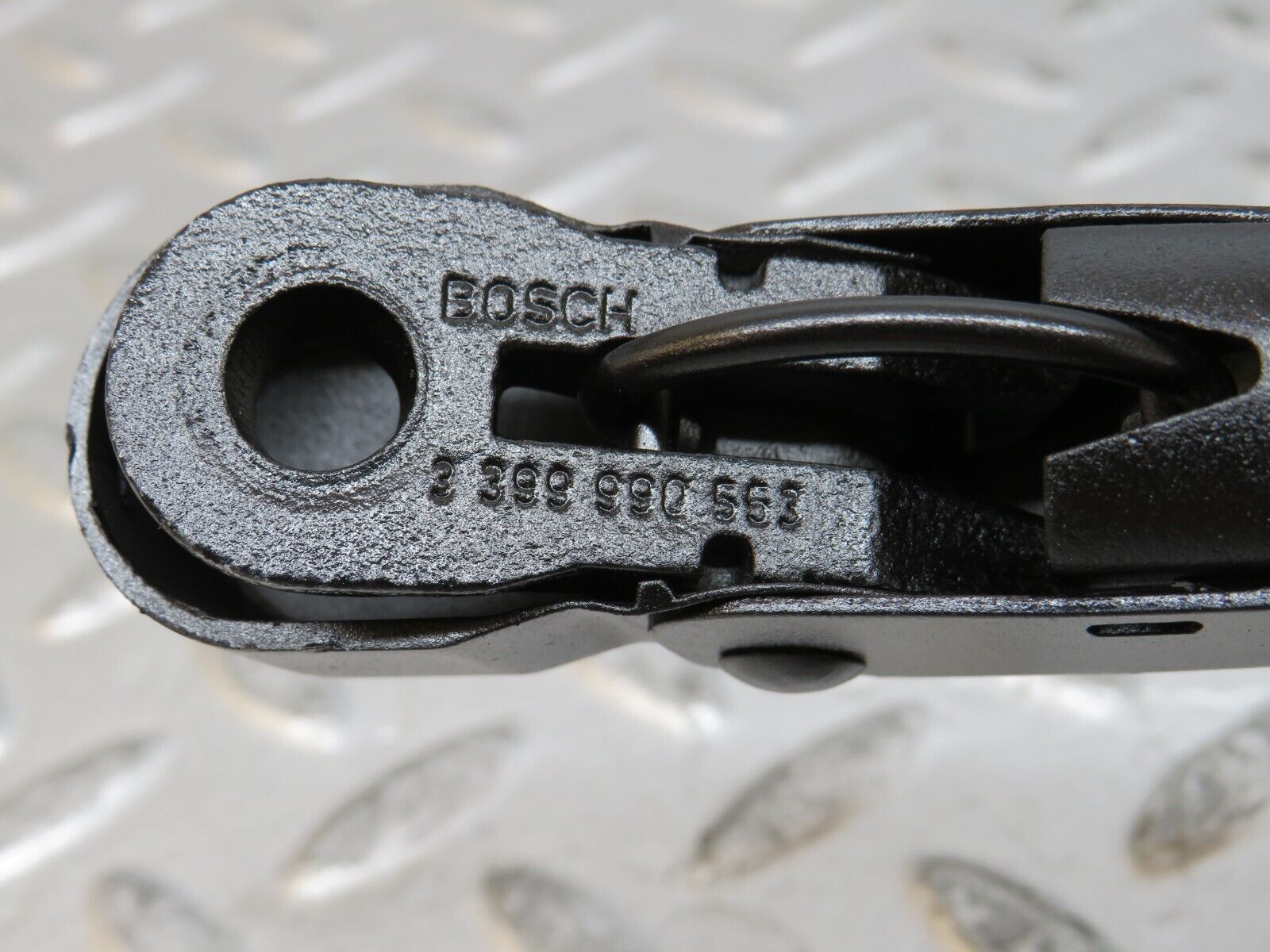 28380 Mercedes-Benz S123 240D Wagon Right Wiper Arm Bosch 3399990553