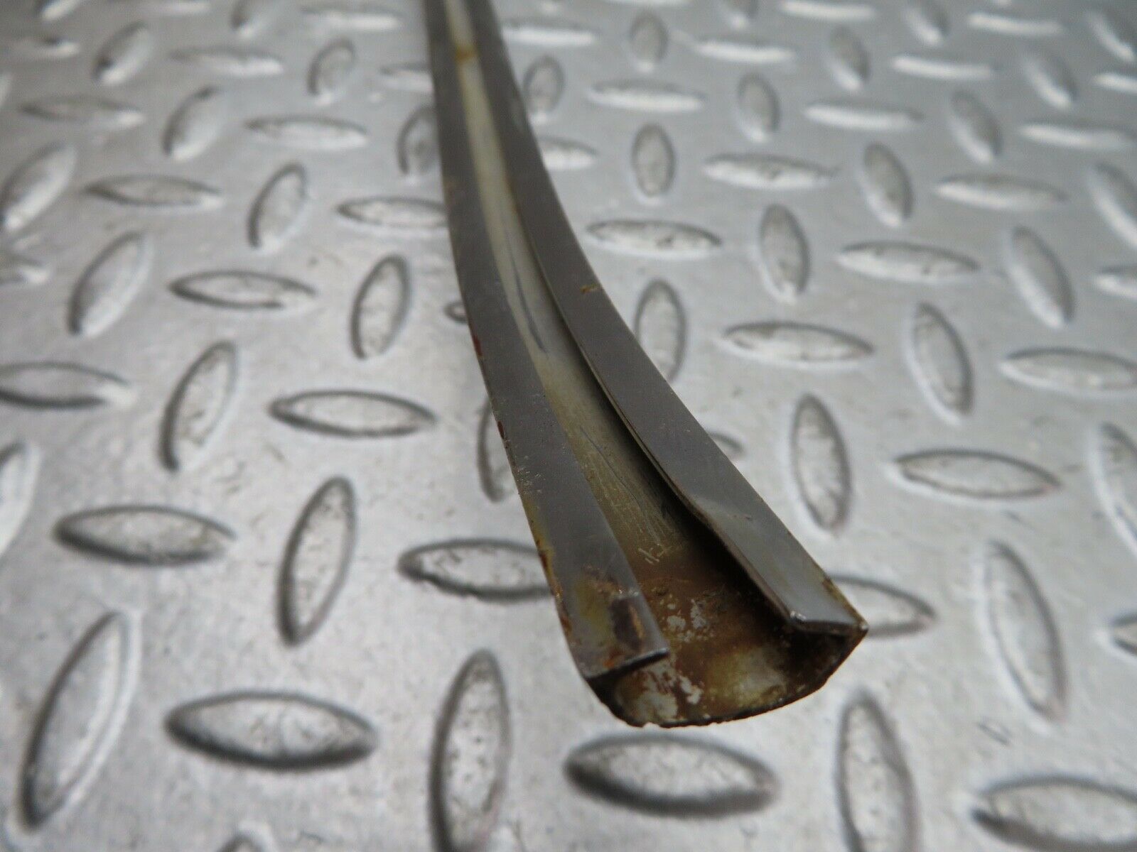 18931 Mercedes-Benz W121 190b Ponton Rear Windscreen Lower Chrome Trim