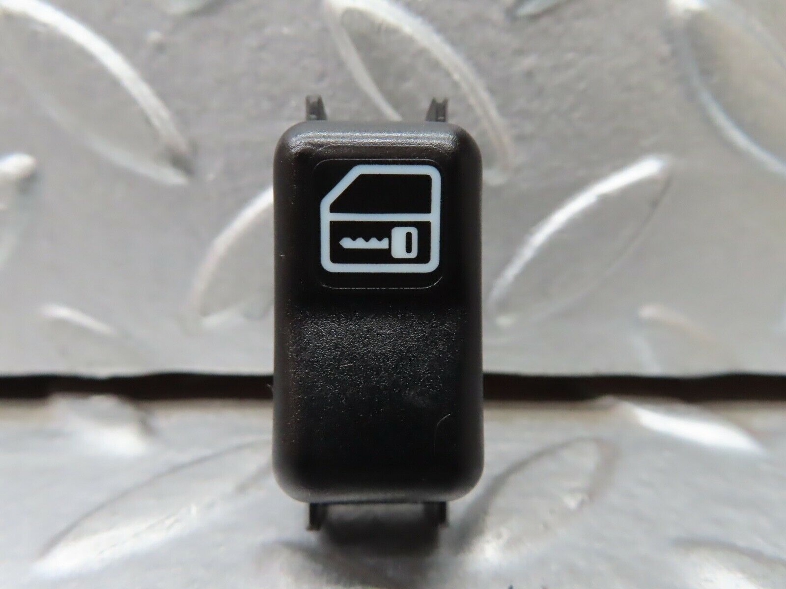 19724 Mercedes-Benz C140 CL420 Coupe Central Locking Switch 2028203910