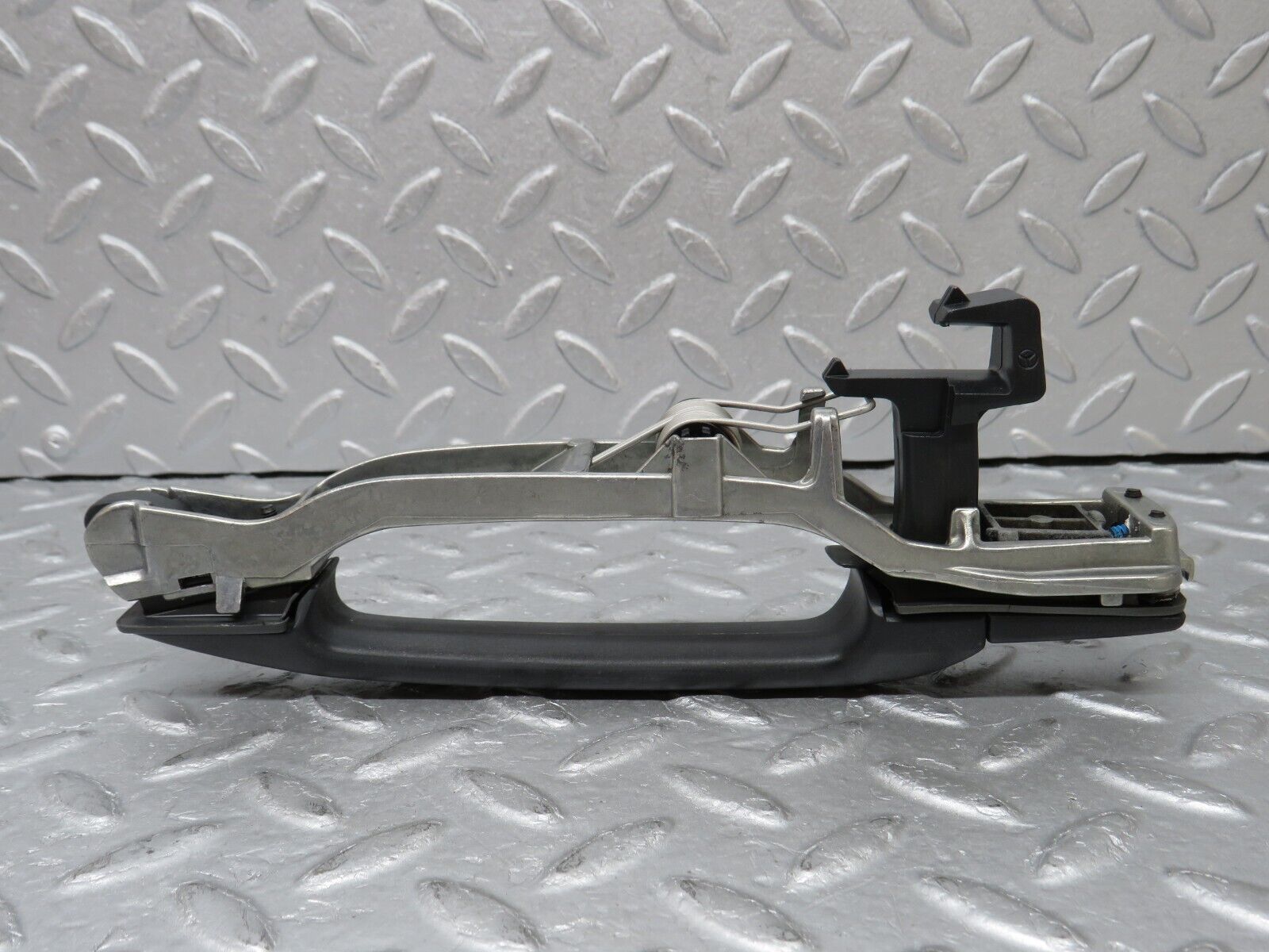 36629 Mercedes-Benz W201 190E 2.0L Exterior Door Handle Rear Right