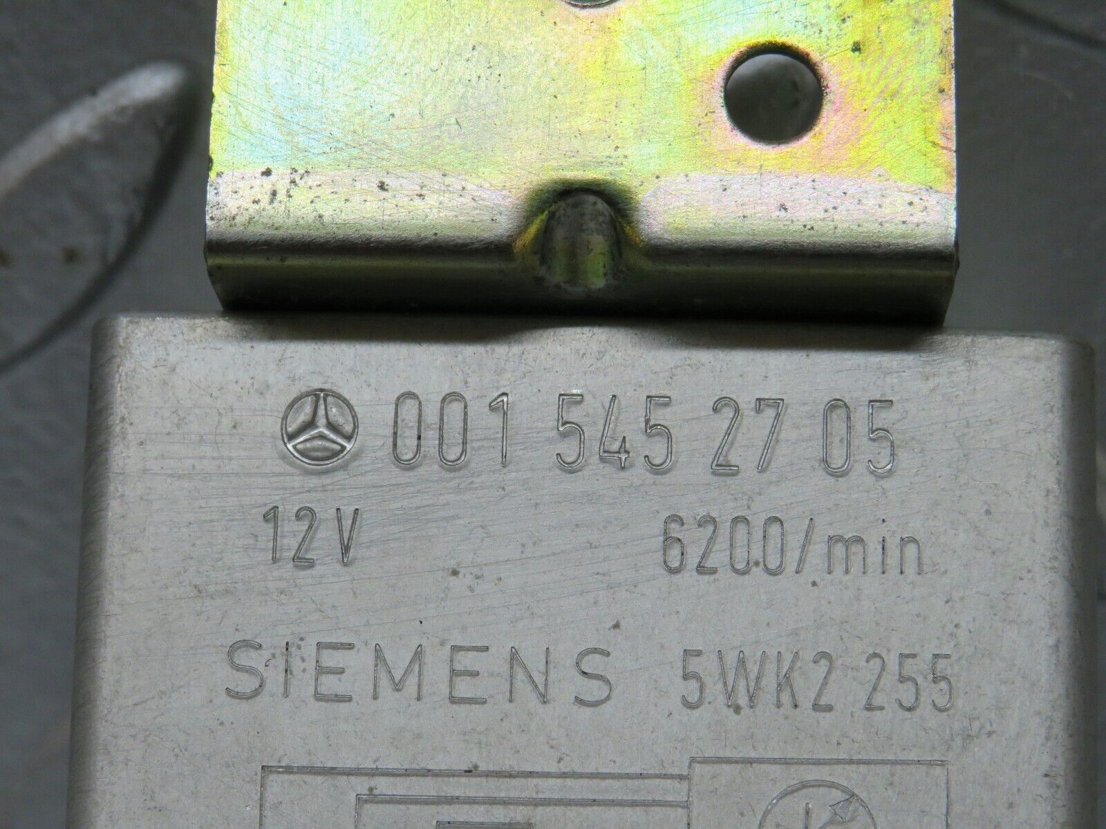 25514 Mercedes-Benz W123 200 Fuel Pump Relay 0015452705