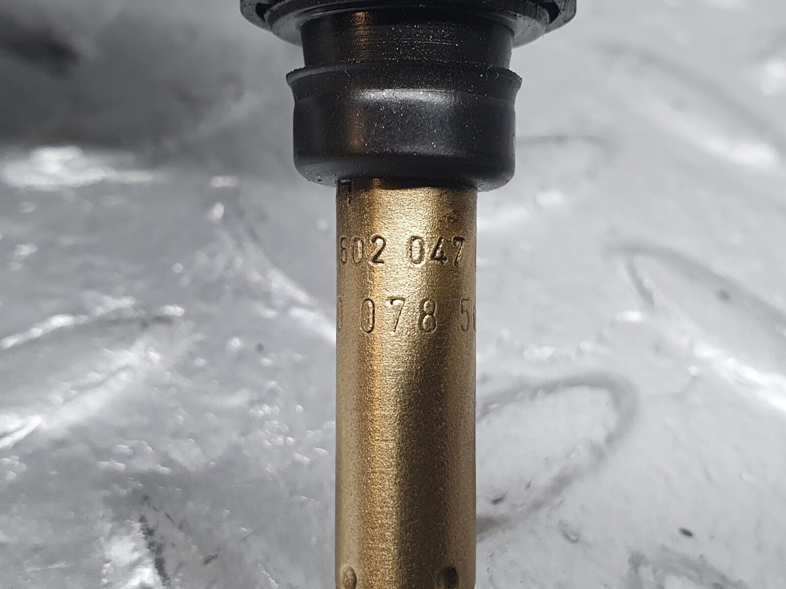 41035 Mercedes-Benz W126 300SE Fuel Injector Bosch 0000785623 0437502047