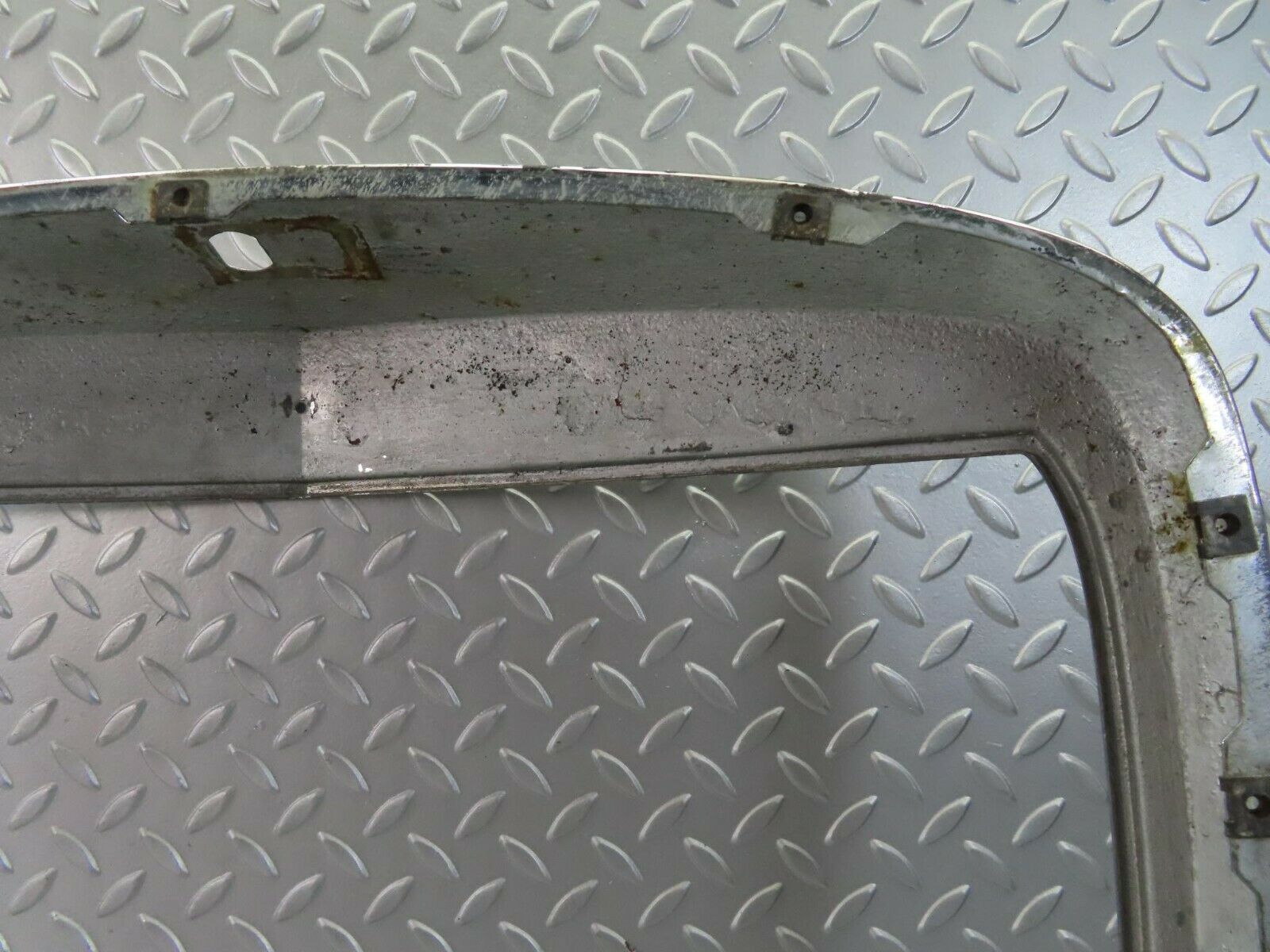 8442 Mercedes-Benz W108 Bonnet Grill Frame Chrome