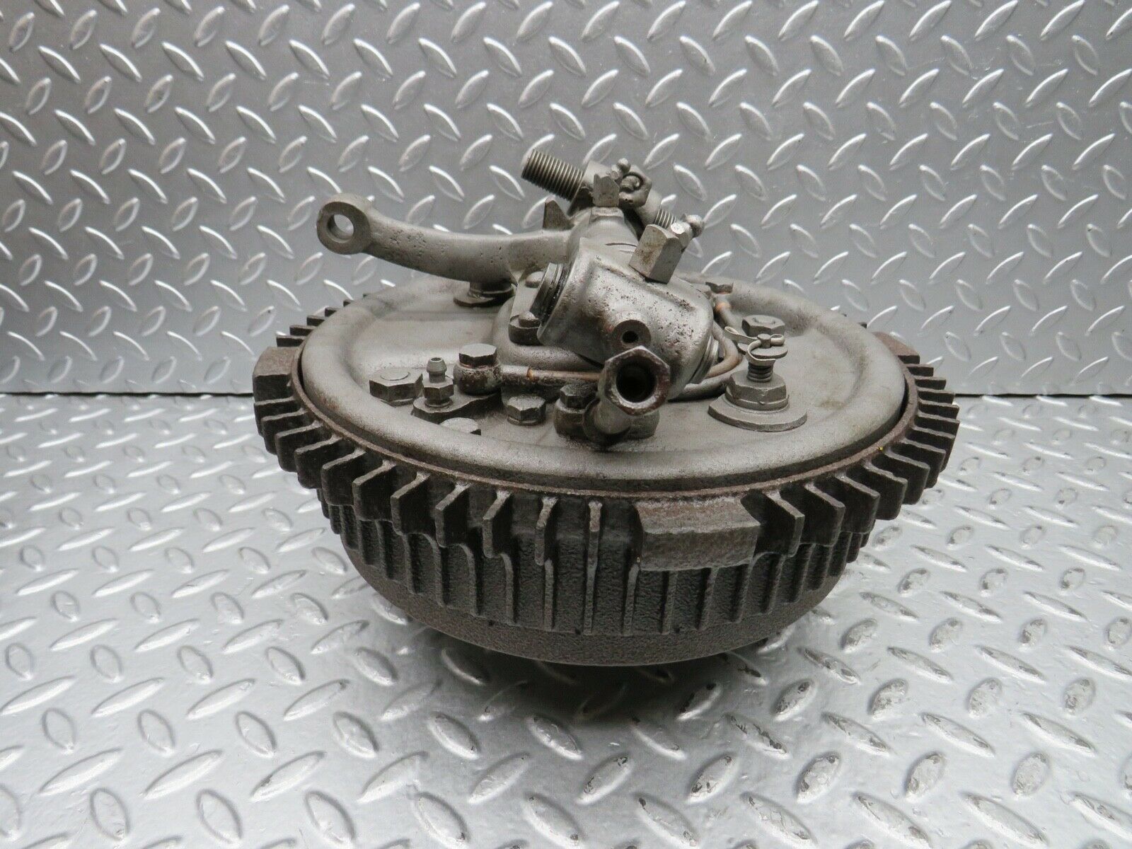 21947 Mercedes-Benz W121 190b Ponton Front Right Wheel Hub