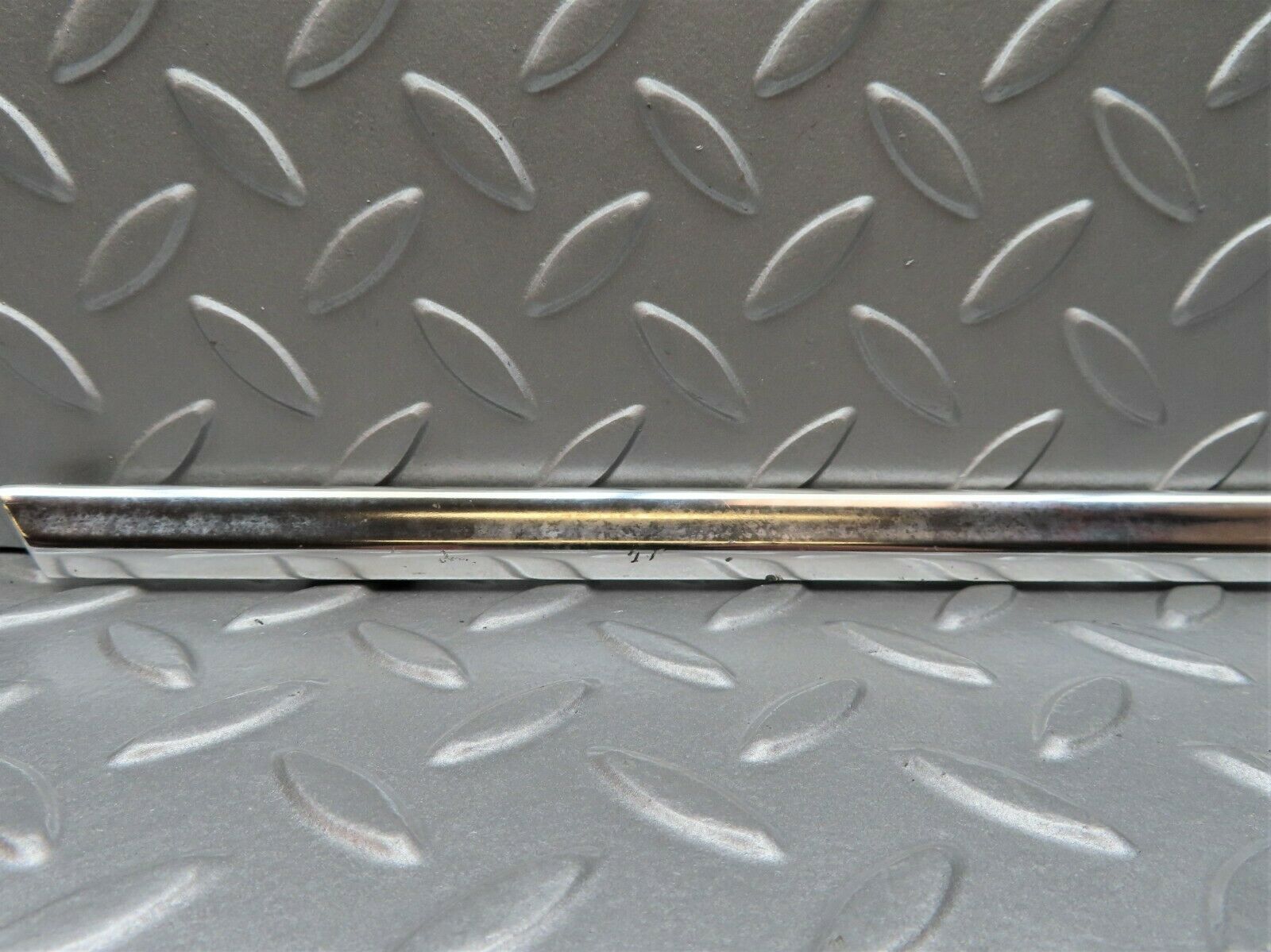 3742 Mercedes-Benz S123 200T Wagon Front Right Door Chrome Moulding Trim