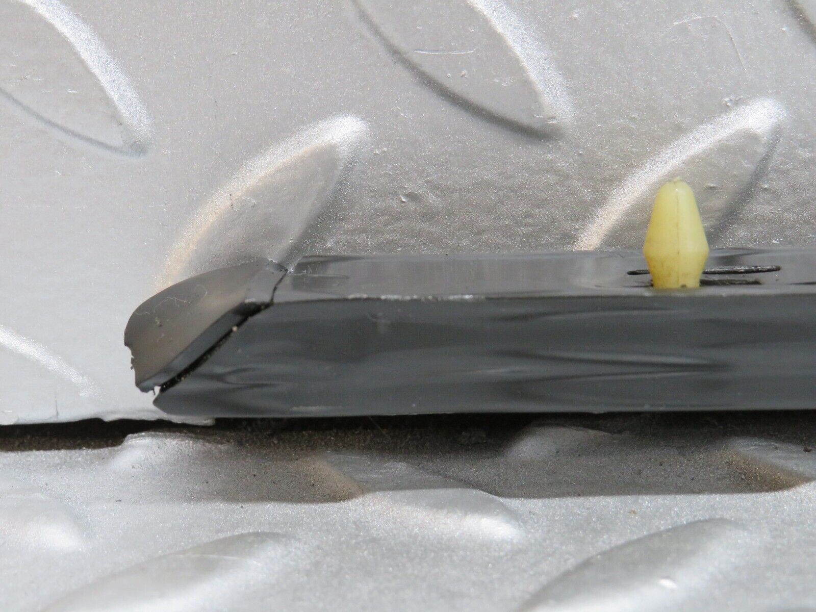 37440 Mercedes-Benz W109 300SEL Front Left Fender Wing Centre Moulding Trim