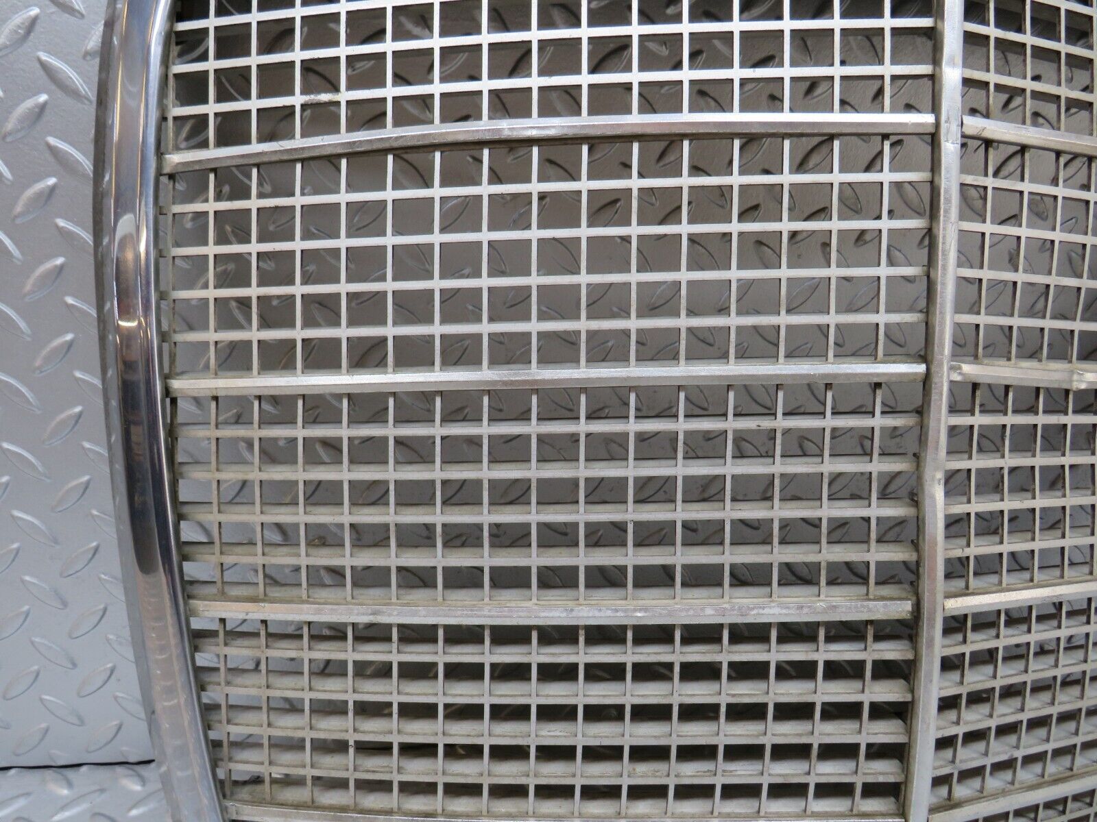 35837 Mercedes-Benz W108 Bonnet Grill Chrome