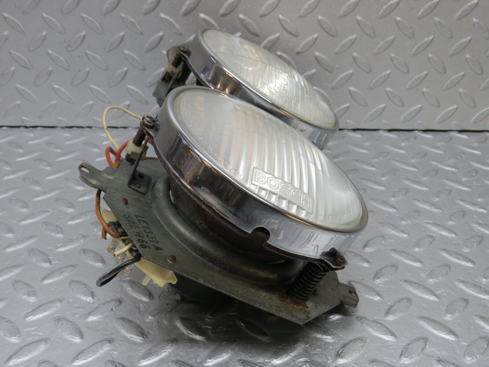 37581 Mercedes-Benz W109 300SEL Front Headlight Bosch Left/Right 1300508003 7077R8 1305601134 1305602059