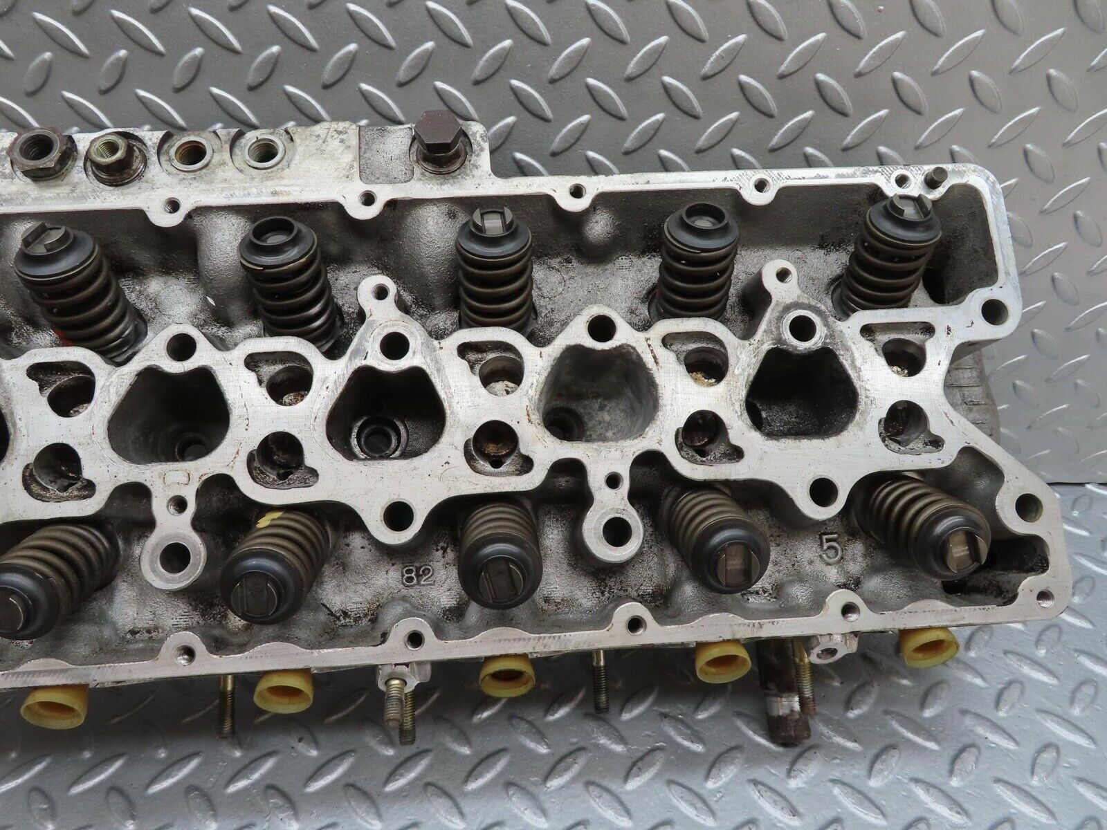 16072 Mercedes-Benz W123 280E Cylinder Head 1100161901