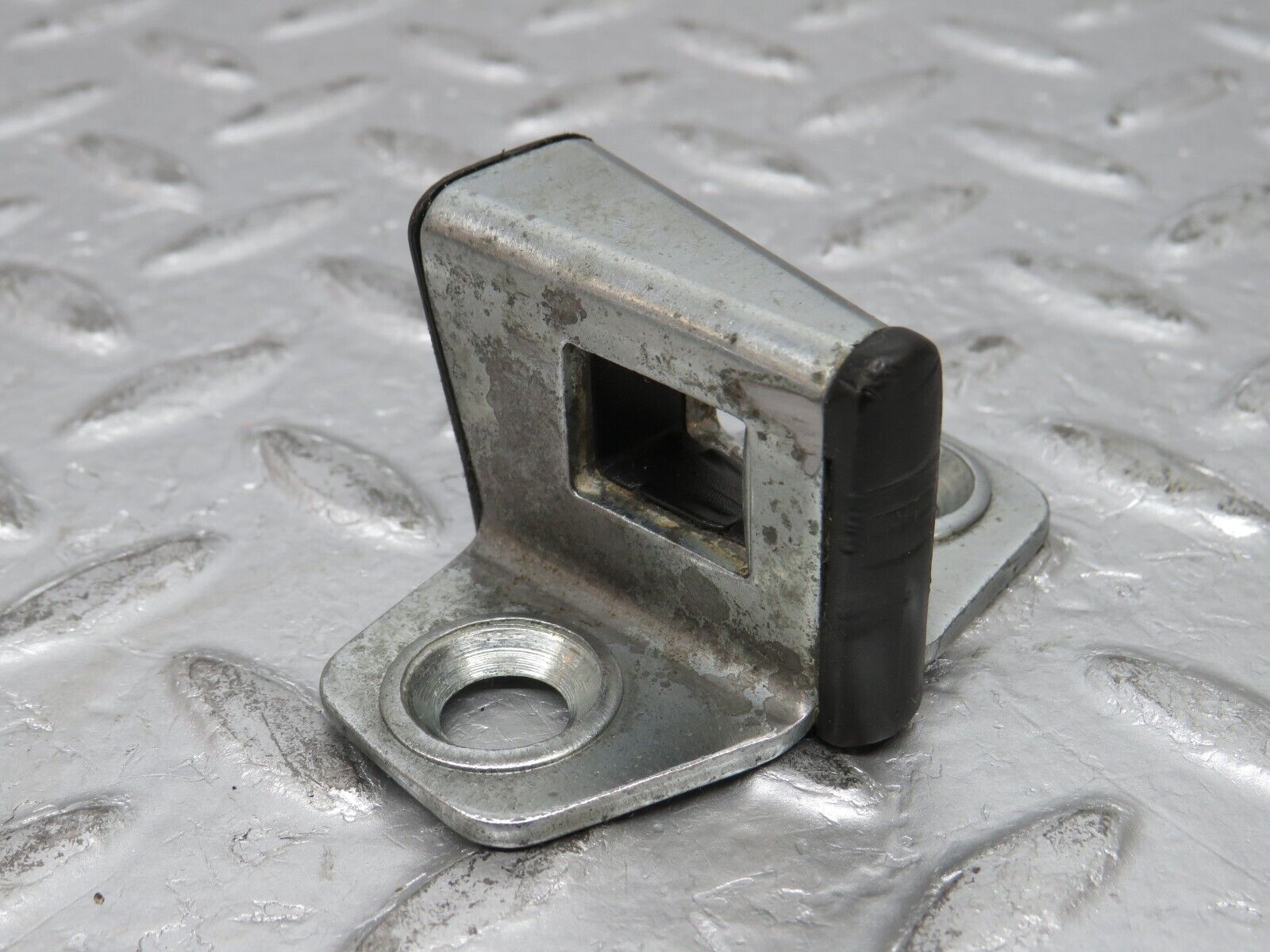 32379 Mercedes-Benz S124 300TE Wagon Door Lock Latch