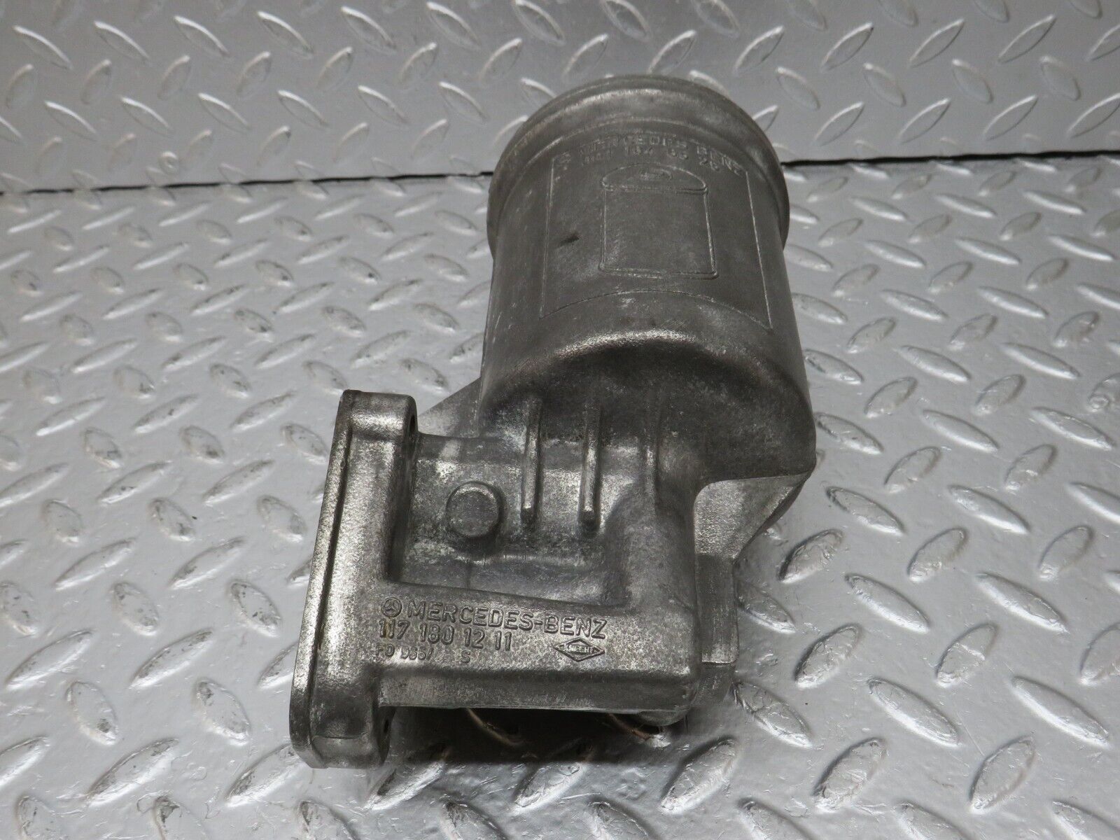 34510 Mercedes-Benz C126 380SEC Coupe Oil Filter Housing 1171801211