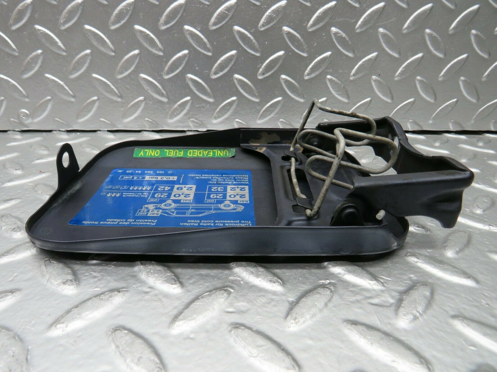 22556 Mercedes-Benz C124 E220 Coupe Fuel Tank Flap Cap 1245848439