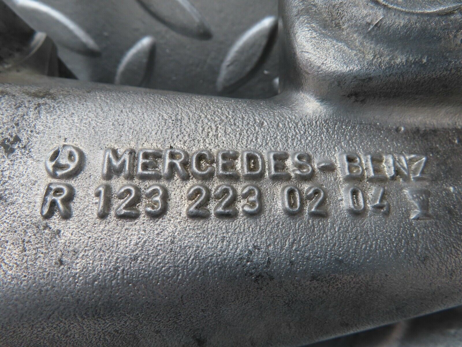 16920 Mercedes-Benz C123 280CE Coupe Engine Mount Bracket Left Side 1232230204