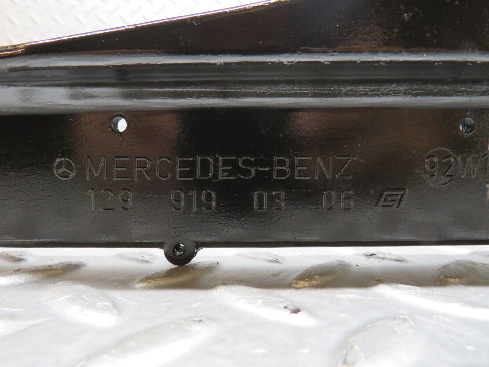 36811 Mercedes-Benz R129 300SL-24 Front Right Seat Base 1299190106 1299190306