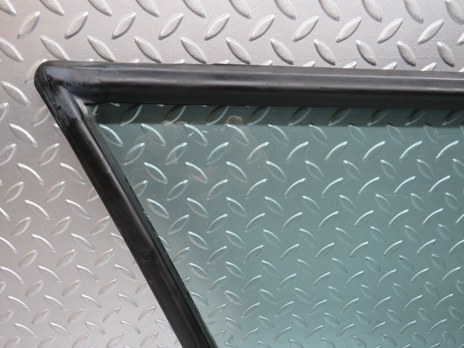 28395 Mercedes-Benz S123 240D Wagon Rear Right Window Glass 1238701039