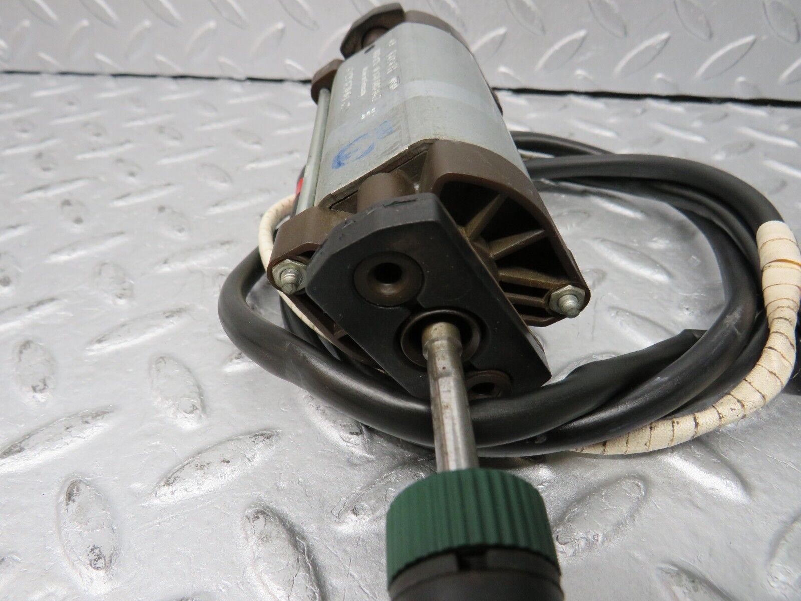 36849 Mercedes-Benz R129 300SL-24 Front Left Seat Adjustment Motor Bosch 1298206142 0130008047