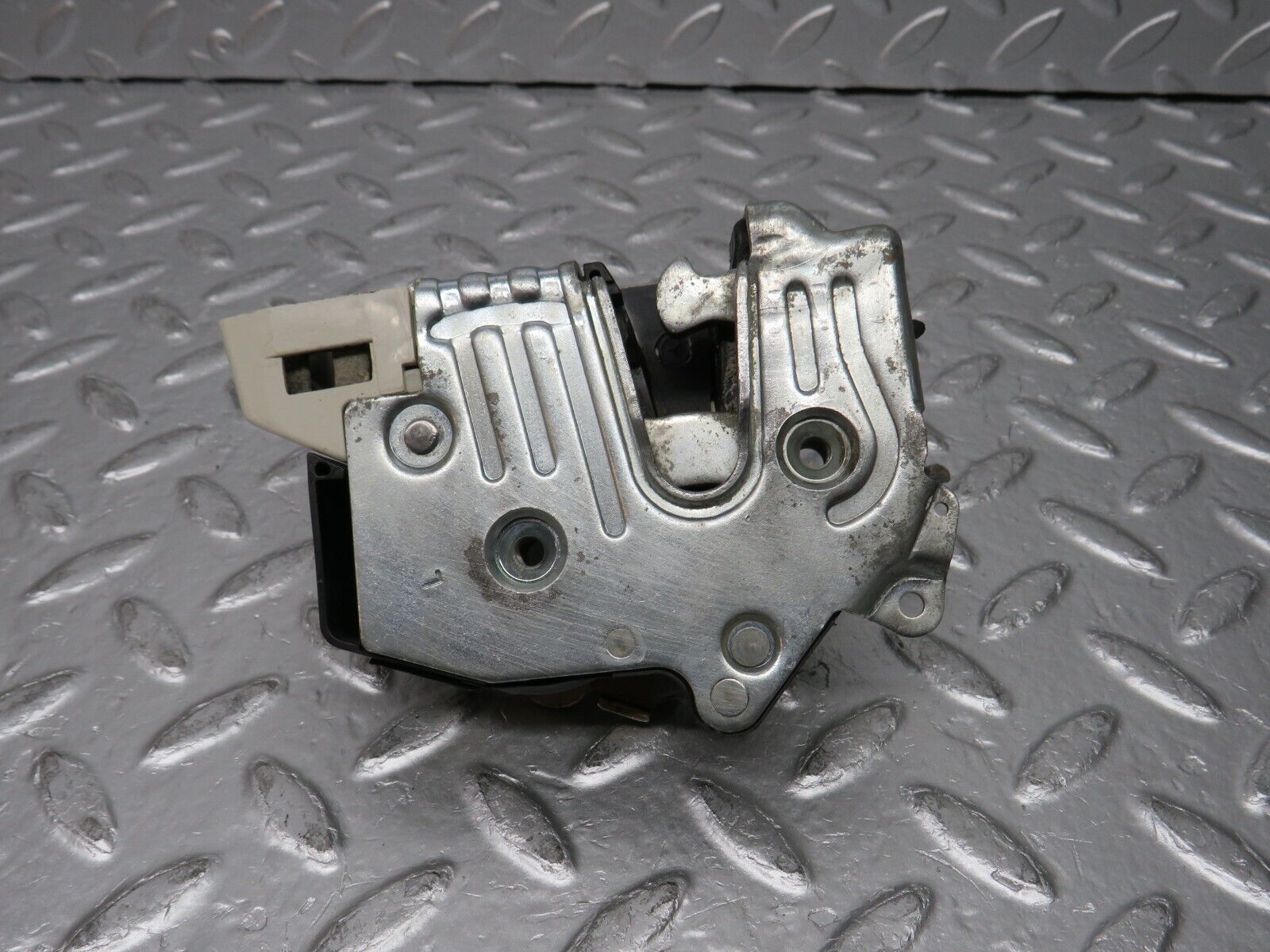 31394 Mercedes-Benz S124 220TE Wagon Rear Left Door Lock Mechanism