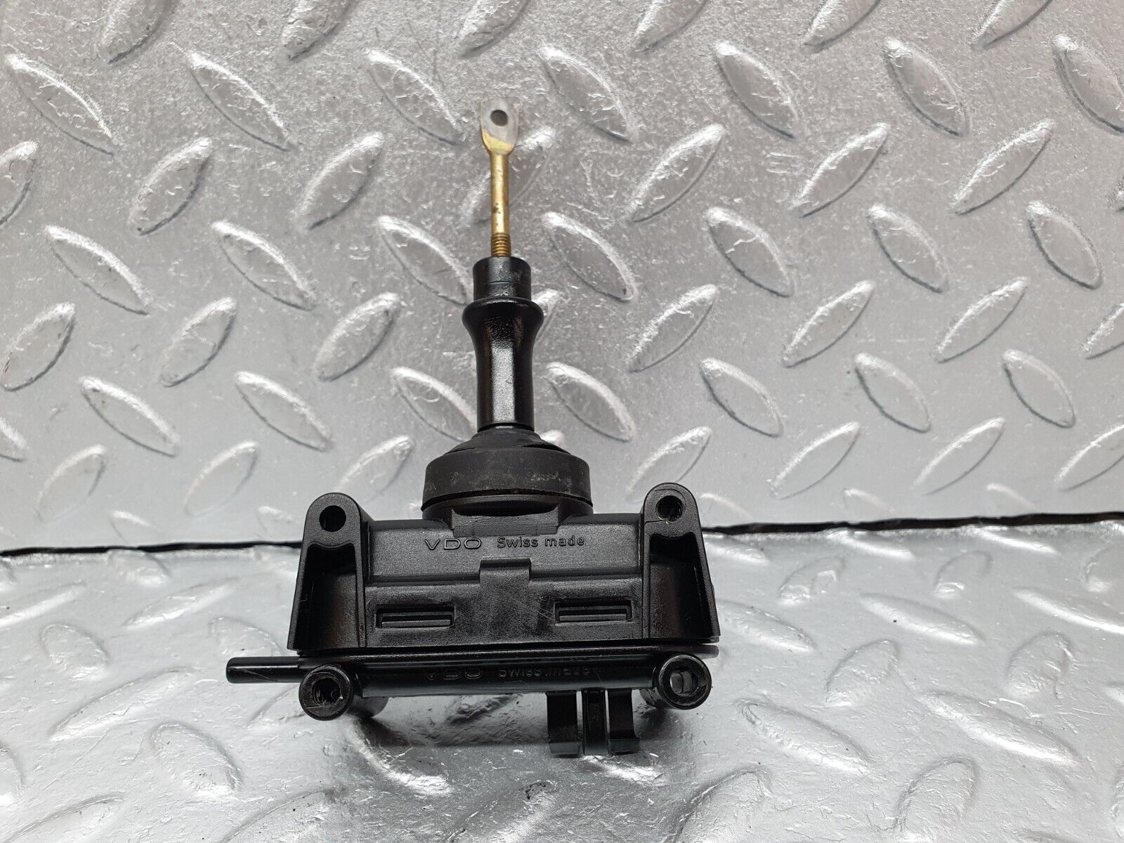 41511 Mercedes-Benz W124 200E Rear Door Lock Vacuum Actuator 0008007975