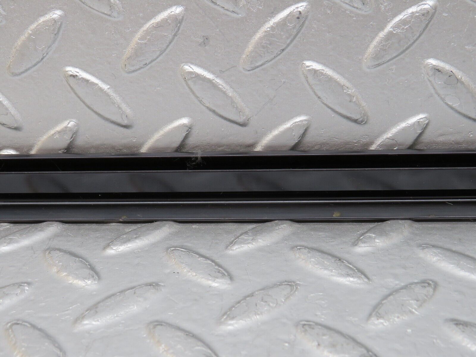 35080 Mercedes-Benz W210 320E Front Left Door Window Exterior Trim