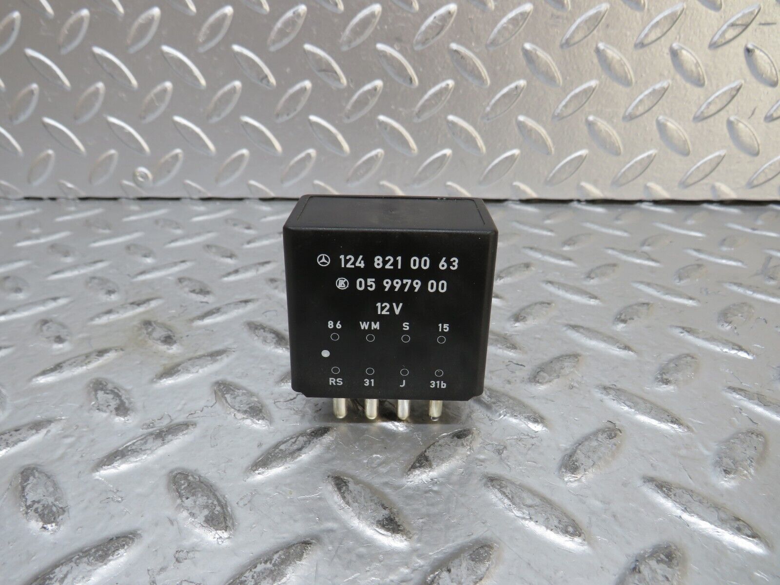 27546 Mercedes-Benz S124 300TE Wagon Rear Windscreen Wiper Relay 1248210063