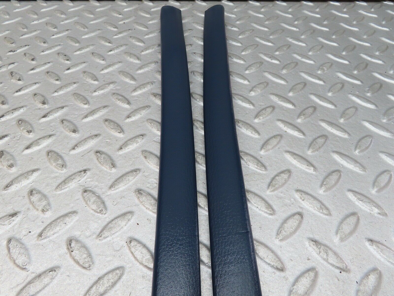 17520 Mercedes-Benz W116 450SEL Rear Door Inner Top Seal Pair Blue