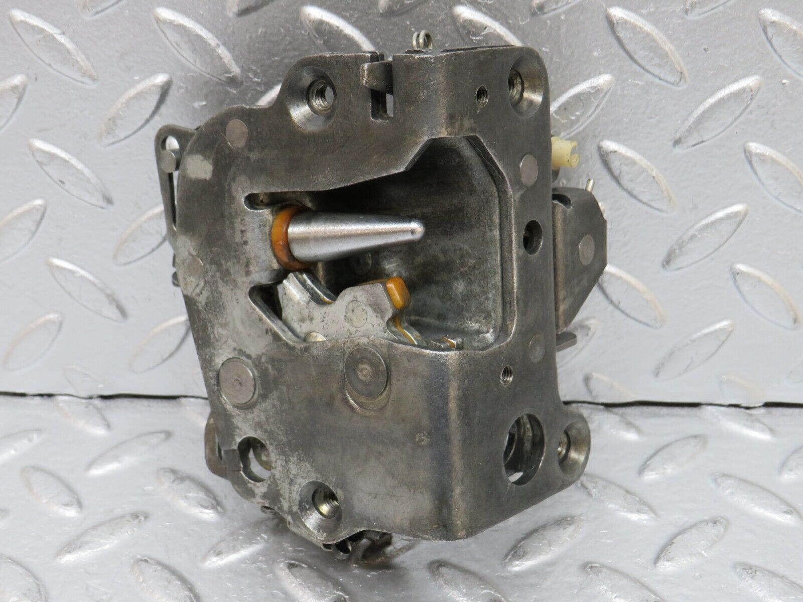 0794 Mercedes-Benz W116 350SE Door Lock Mechanism Left