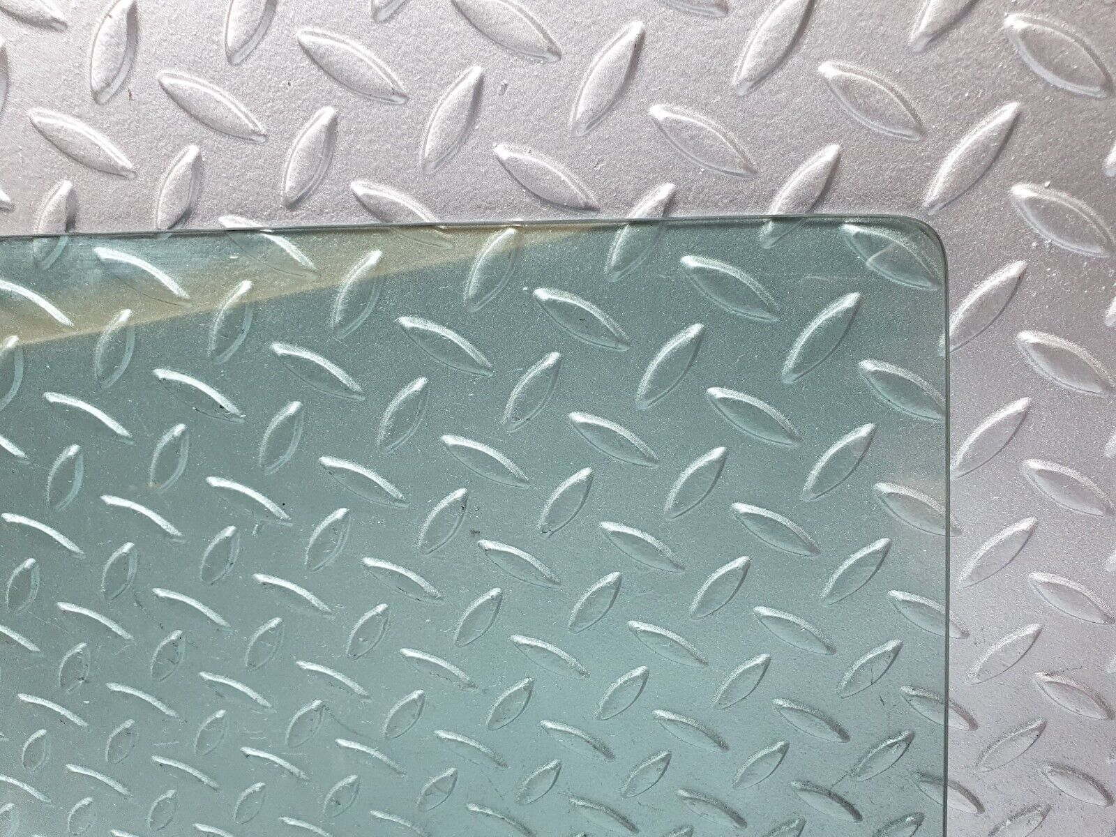 41407 Mercedes-Benz W124 200E Rear Right Door Window Glass