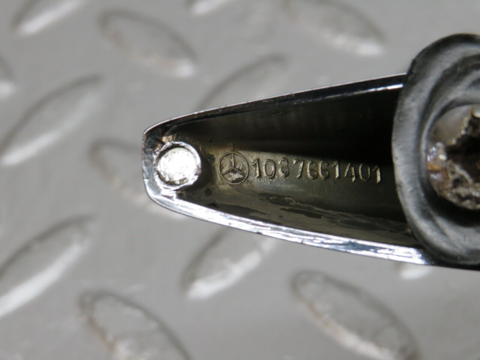 0795 Mercedes-Benz W108 280SE Front Right Door Handle No Key 1087661401