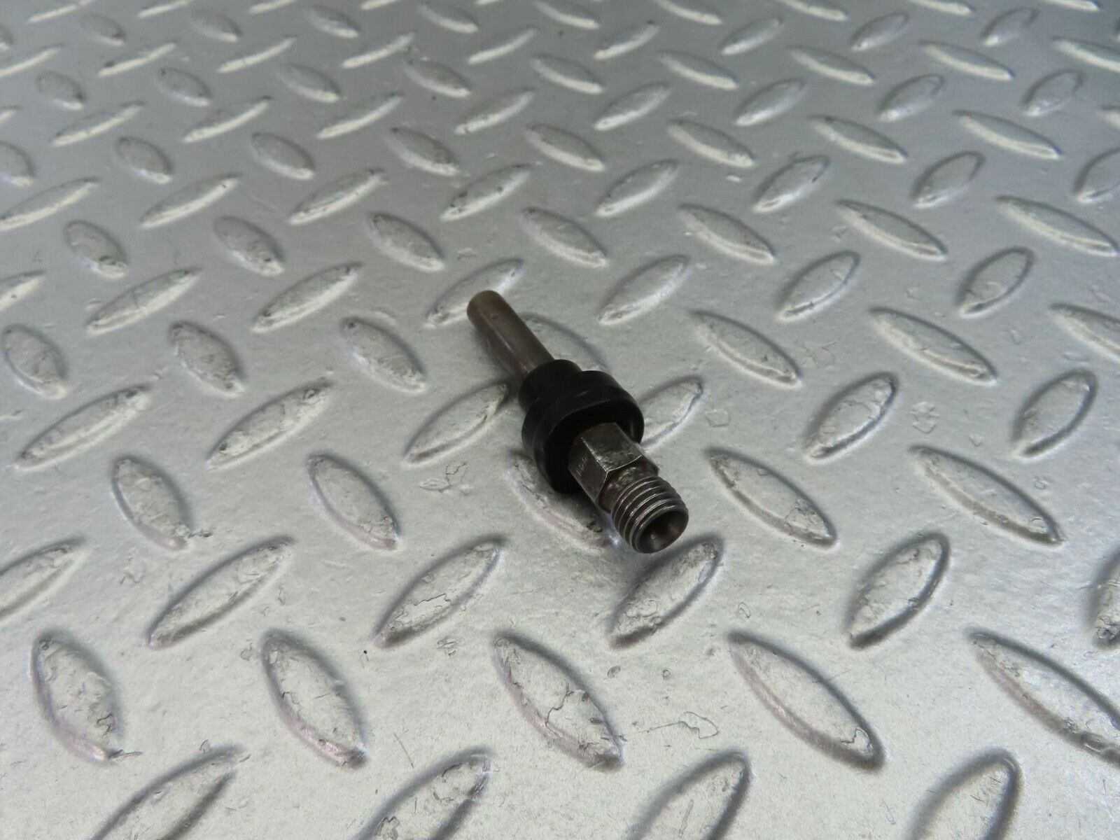 10795 Mercedes-Benz W123 230E Fuel Injector Bosch