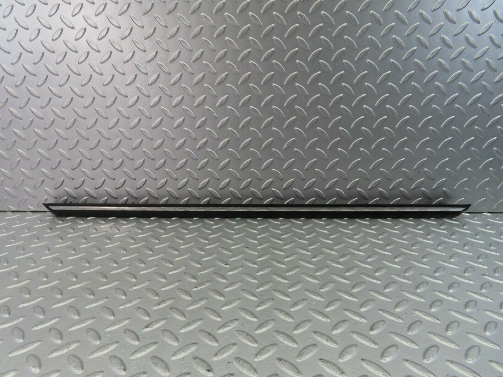 10294 Mercedes-Benz W116 Rear Left Door Centre Moulding Trim