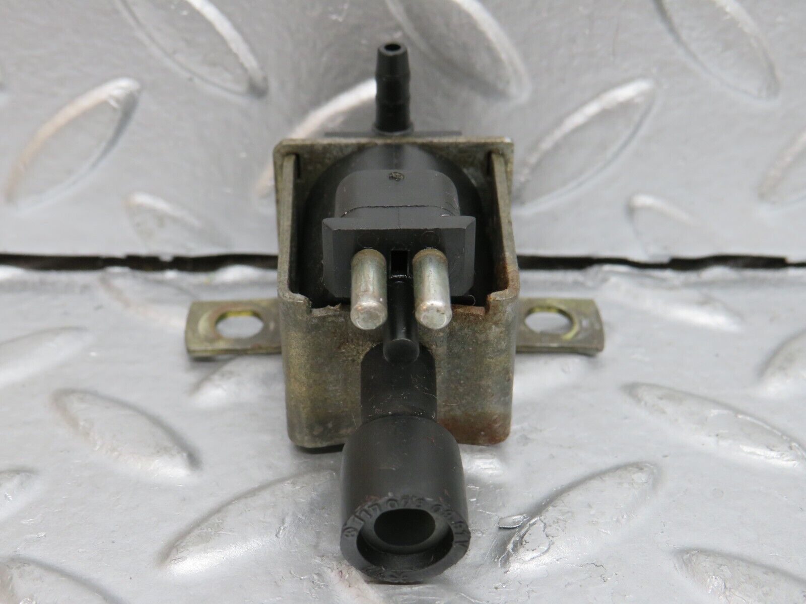 29454 Mercedes-Benz W124 230E Vacuum Control Valve Pierburg 0015407097