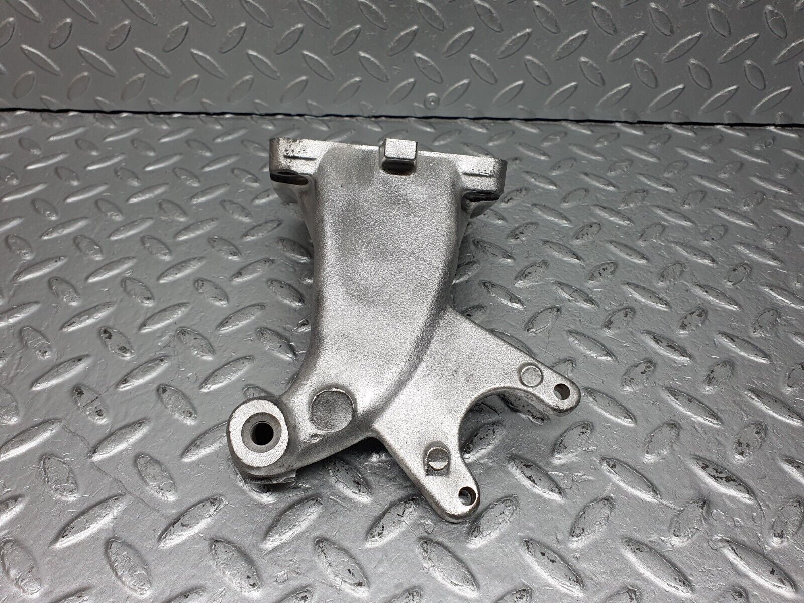 41011 Mercedes-Benz W126 300SE Engine Mount Bracket Left Side 6032230604