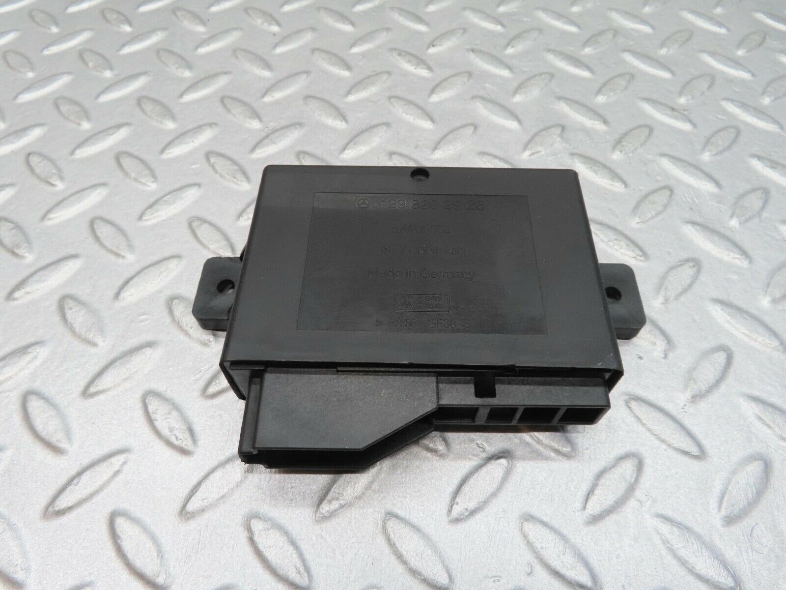 11900 Mercedes-Benz R129 300SL Coupe Infrared Alarm Control Module