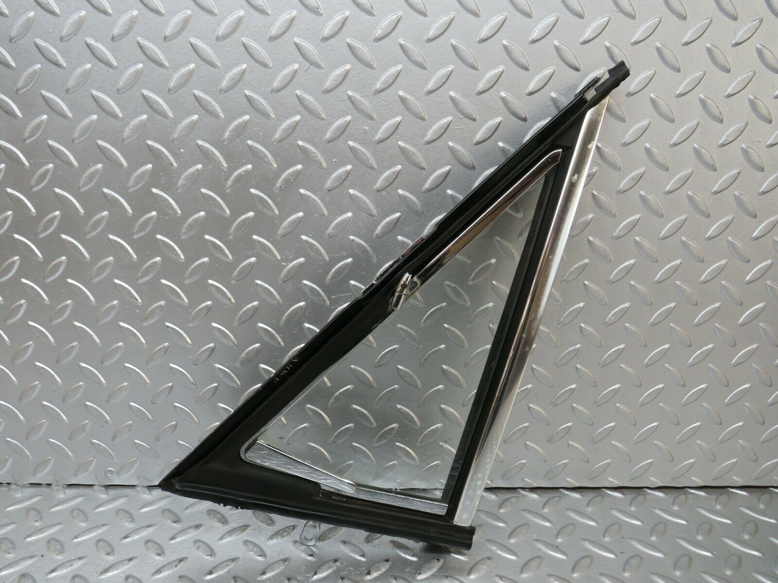 23648 Mercedes-Benz W114 280E Front Left Quarter Window