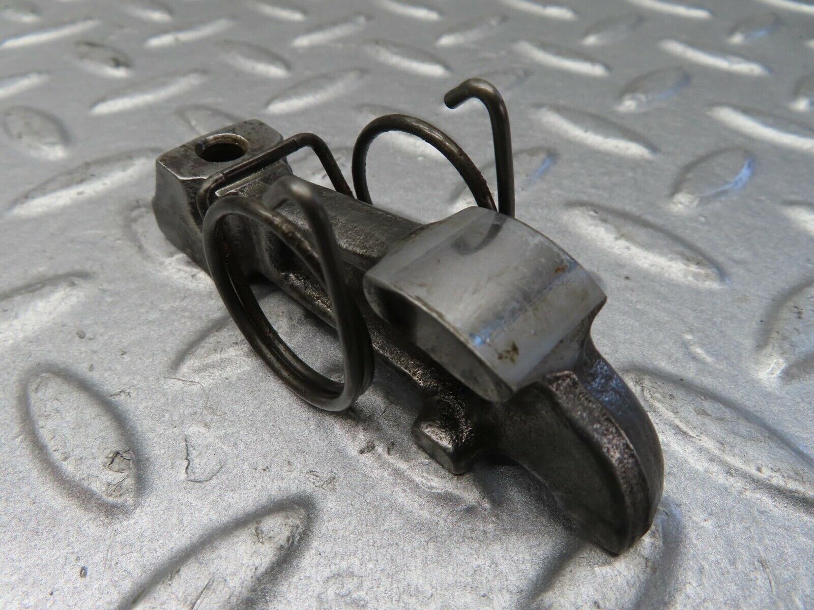 13375 Mercedes-Benz W111 230S Valve Rocker Arm With Retaining Spring