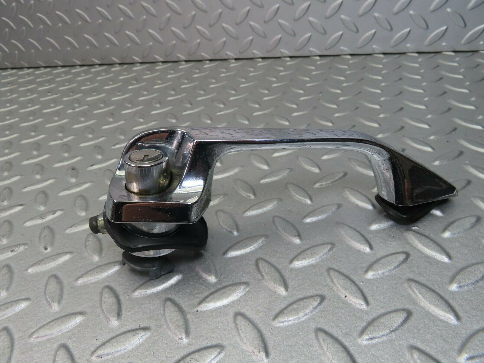 8764 Mercedes-Benz W108 Chrome Door Handle Front Right No Key 1087660801