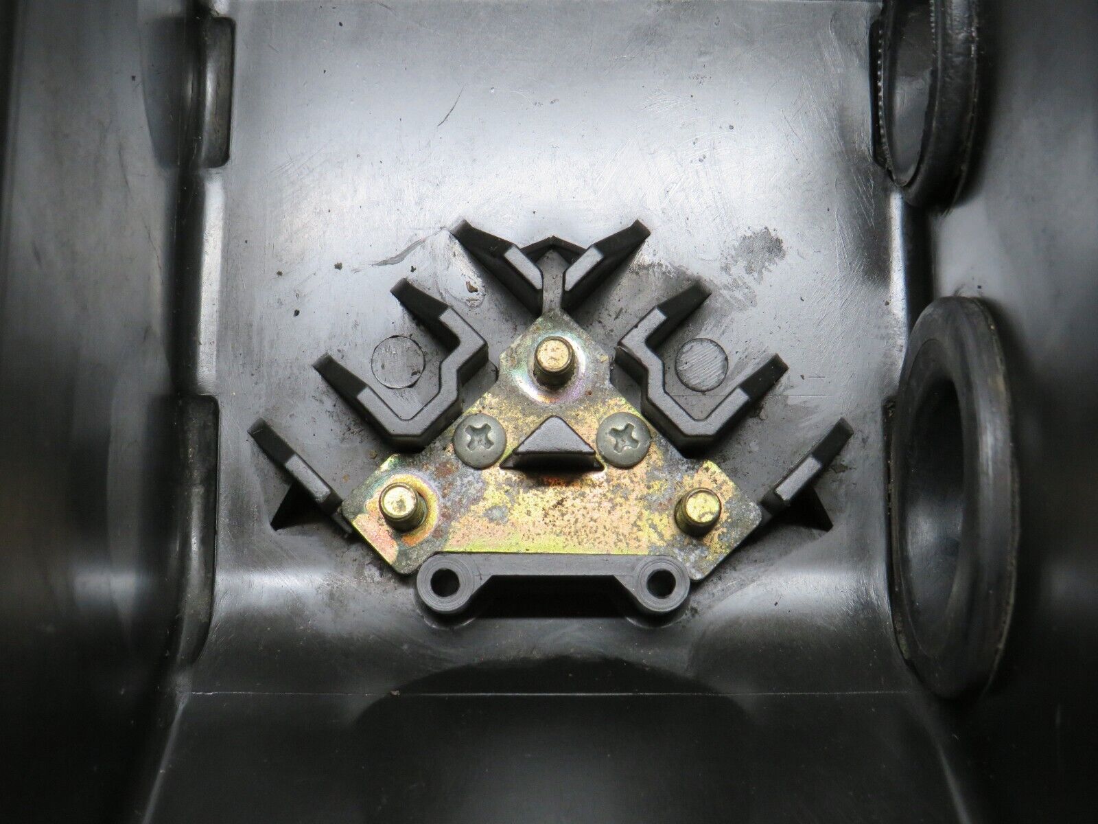 36197 Mercedes-Benz W126 420SE Fuse Box Housing 1265401650 1265400182