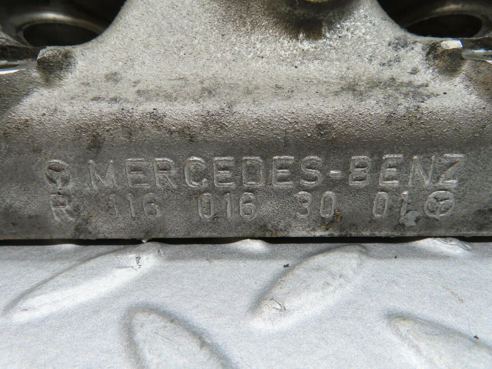 16677 Mercedes-Benz C107 380SLC Cylinder Head Right Side 1160163001