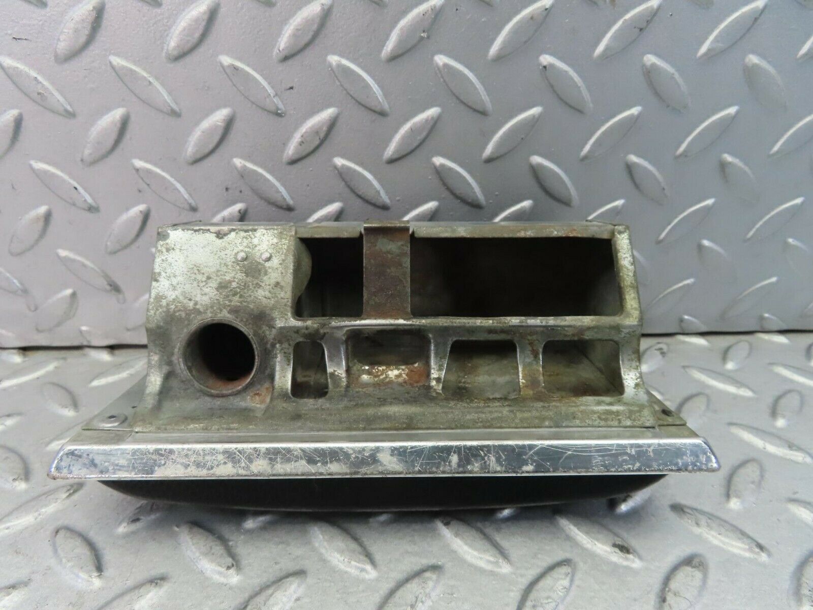 8696 Mercedes-Benz W114 Ashtray