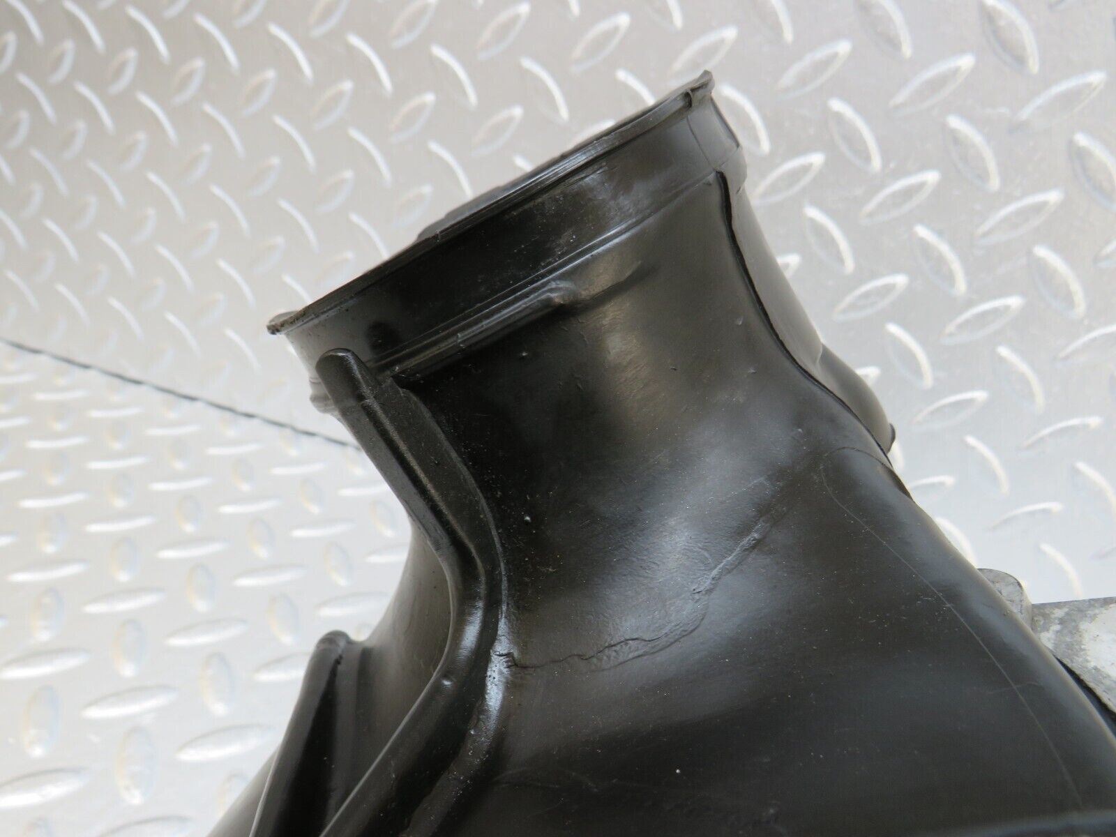 34614 Mercedes-Benz C126 380SEC Air Flow Mass Meter Sensor Bosch 1161400018